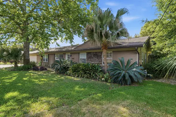 353 Fairpoint DR, Gulf Breeze, FL 32561