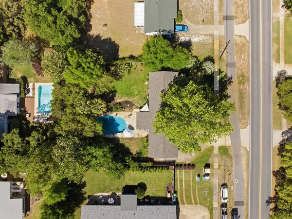 353 Fairpoint DR, Gulf Breeze, FL 32561
