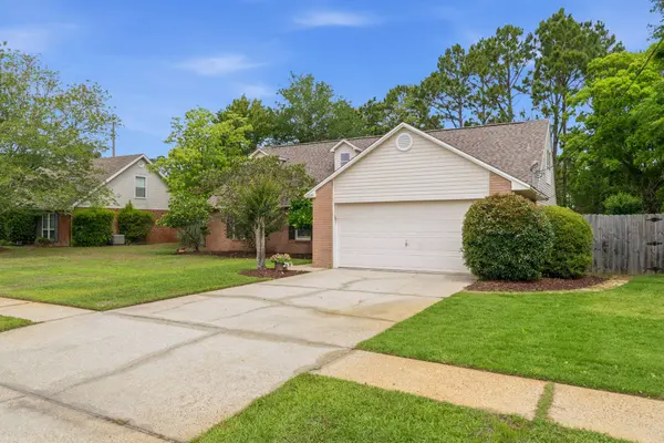2284 Prytania CIR, Navarre, FL 32566