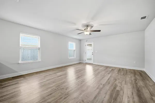 217 Baycliff DR, Crestview, FL 32536