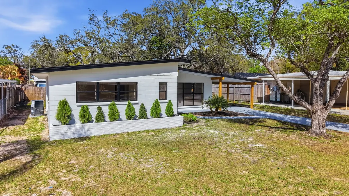 8014 N Lynn Ave, Tampa, FL 33604-2918