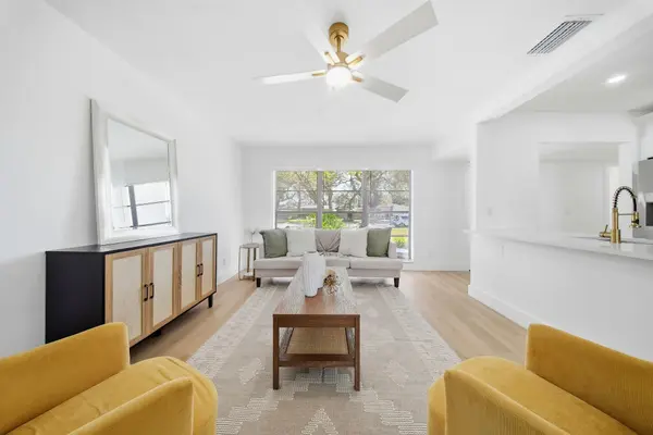 8014 N Lynn Ave, Tampa, FL 33604-2918