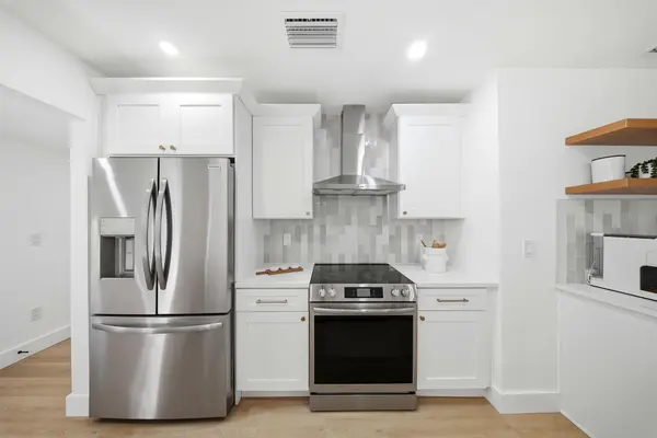 8014 N Lynn Ave, Tampa, FL 33604-2918