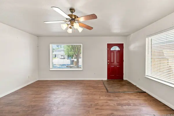 15 SHADOW CIR, New Braunfels, TX 78130