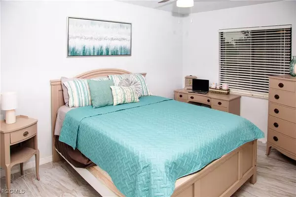 503 SW 11th CT, Cape Coral, FL 33991