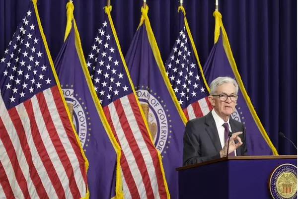 Fed holds rates steady as it notes rising uncertainty and stagflation risk