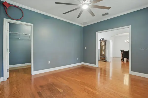 4200 JOSLYN LN, Lady Lake, FL 32159