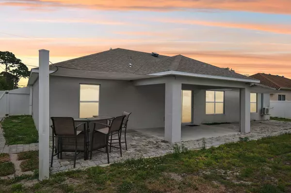 1534 SW Jacksonville AVE, Port Saint Lucie, FL 34953