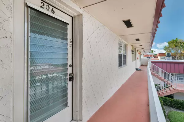 12012 S Greenway CIR 206, Royal Palm Beach, FL 33411