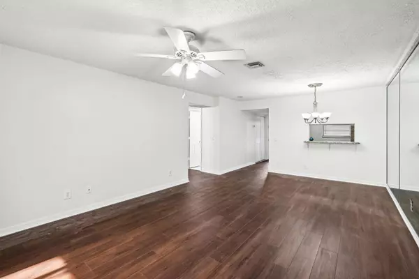 12012 S Greenway CIR 206, Royal Palm Beach, FL 33411