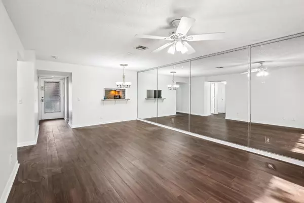 12012 S Greenway CIR 206, Royal Palm Beach, FL 33411