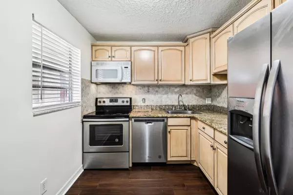 12012 S Greenway CIR 206, Royal Palm Beach, FL 33411