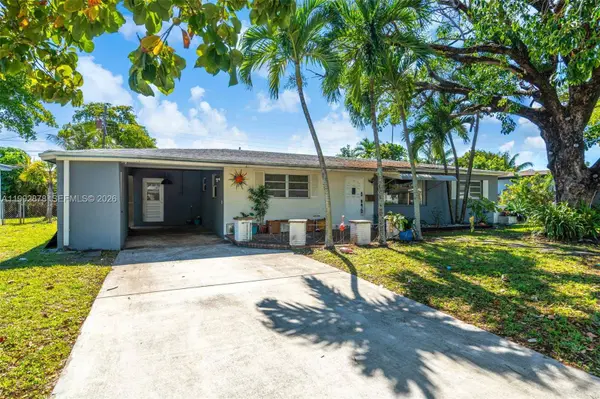2221 Alcazar Dr, Miramar, FL 33023