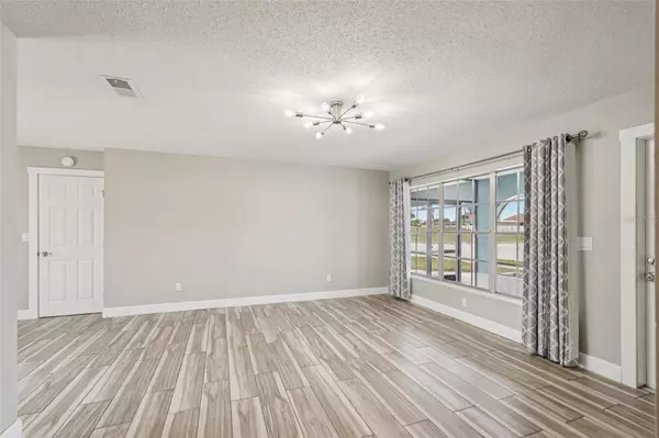 6570 COLISEUM BLVD, Port Charlotte, FL 33981