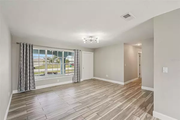 6570 COLISEUM BLVD, Port Charlotte, FL 33981