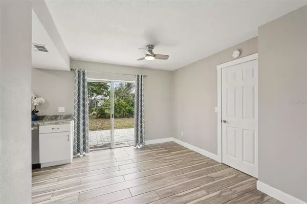 6570 COLISEUM BLVD, Port Charlotte, FL 33981