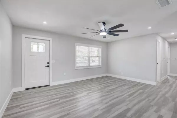 6347 S LANSDALE CIR, Tampa, FL 33616