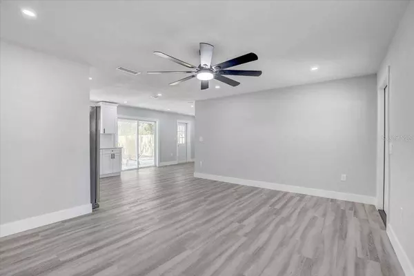 6347 S LANSDALE CIR, Tampa, FL 33616