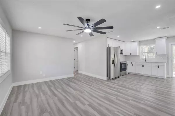 6347 S LANSDALE CIR, Tampa, FL 33616