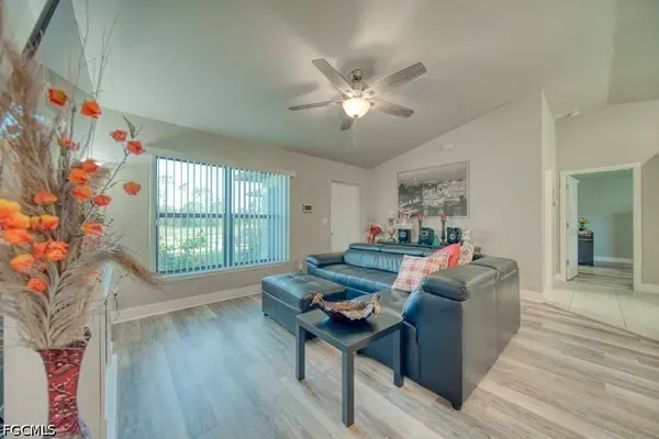 520 Wilmington Pkwy, Cape Coral, FL 33993