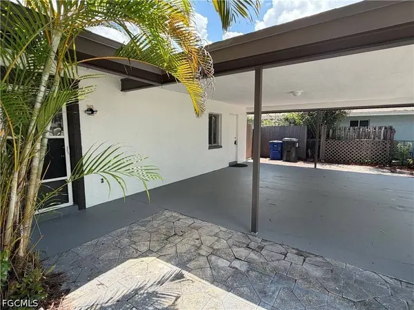 5831 Casablanca CT, Fort Myers, FL 33919