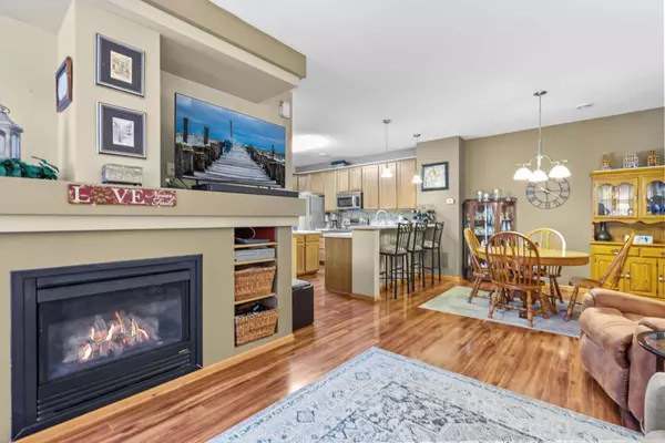 3442 Cherry LN #F, Woodbury, MN 55129