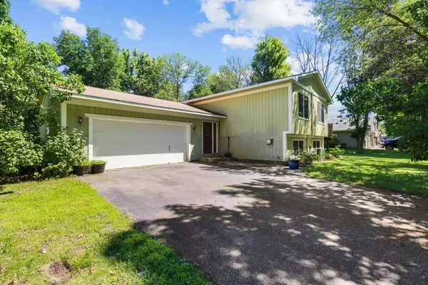 8972 Trista LN, Saint Bonifacius, MN 55375