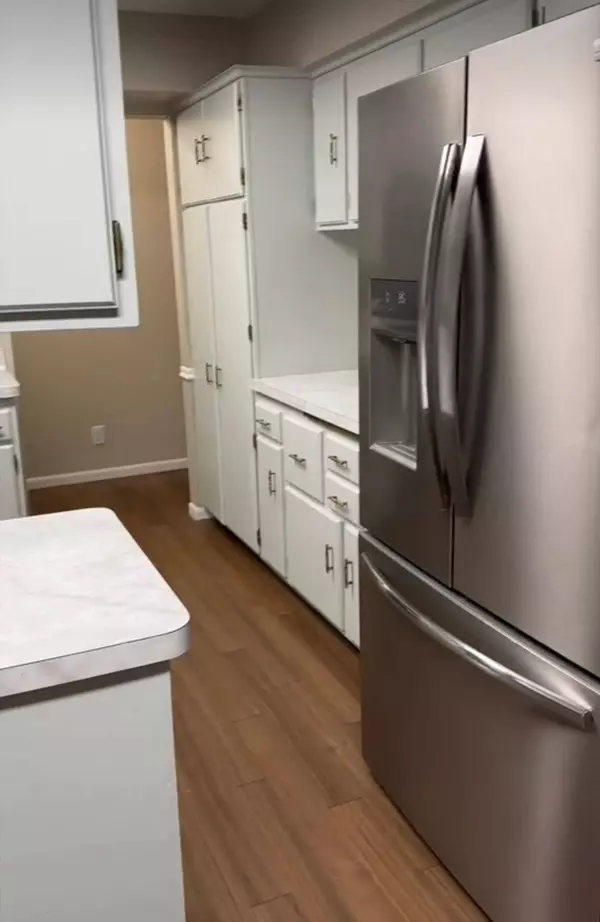 9042 Howard Lake DR NE, Columbus, MN 55025