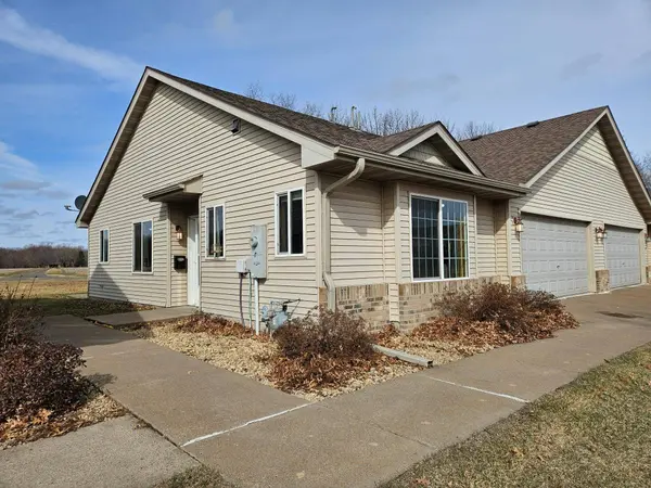 955 Rush Landing CT, Rush City, MN 55069
