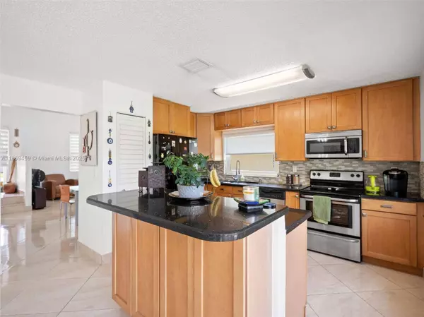 1340 NW 125th Ter, Sunrise, FL 33323
