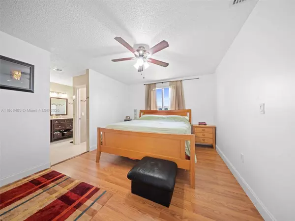 1340 NW 125th Ter, Sunrise, FL 33323