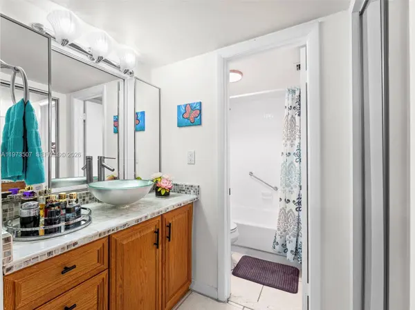 901 Colony Point Circle #304, Pembroke Pines, FL 33026