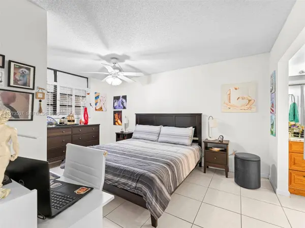 901 Colony Point Circle #304, Pembroke Pines, FL 33026