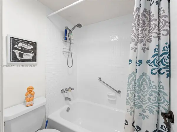 901 Colony Point Circle #304, Pembroke Pines, FL 33026