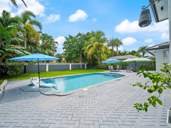 15822 SW 103rd Ln, Miami, FL 33196
