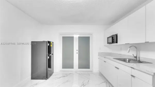 3333 SW 1st St #3, Miami, FL 33135