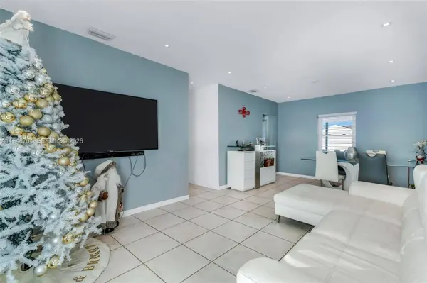 14860 Buchanan St, Miami, FL 33176