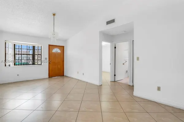 8871 NW 114th St, Hialeah Gardens, FL 33018