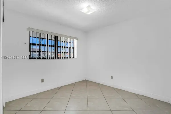 8871 NW 114th St, Hialeah Gardens, FL 33018