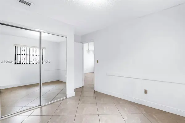 8871 NW 114th St, Hialeah Gardens, FL 33018