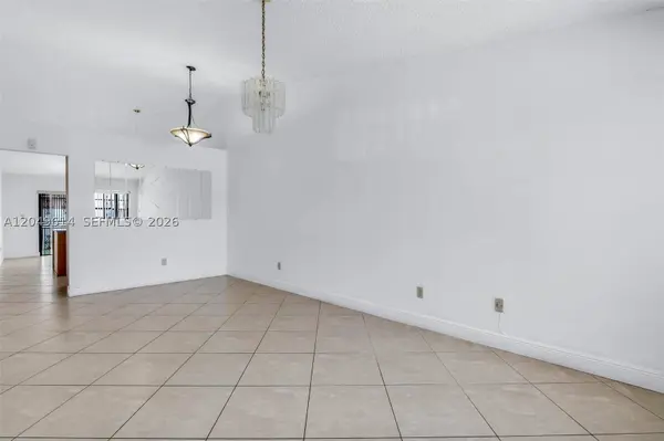 8871 NW 114th St, Hialeah Gardens, FL 33018