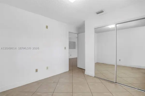 8871 NW 114th St, Hialeah Gardens, FL 33018