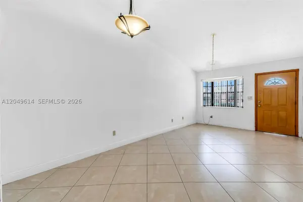 8871 NW 114th St, Hialeah Gardens, FL 33018
