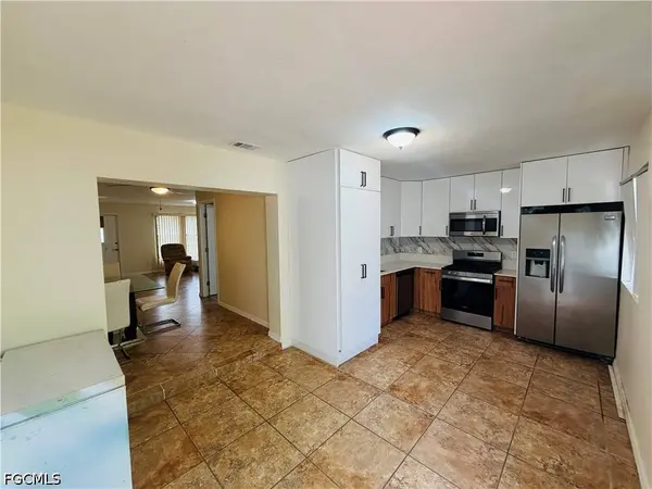 124 Sebring CIR, Lehigh Acres, FL 33936