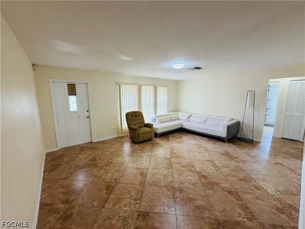 124 Sebring CIR, Lehigh Acres, FL 33936