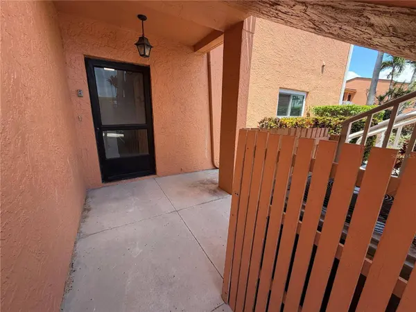 7400 SUNSHINE SKYWAY LN S #105, St Petersburg, FL 33711