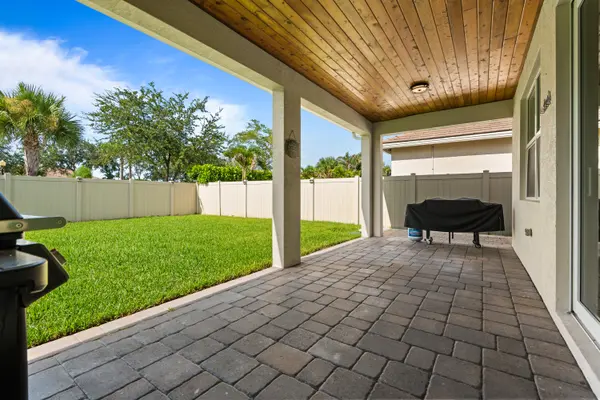 7671 SW Harbor Cove Dr, Stuart, FL 34997-7410