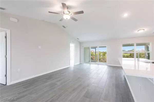 4301 NE 9th CT, Cape Coral, FL 33909