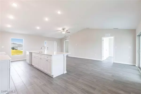 4301 NE 9th CT, Cape Coral, FL 33909