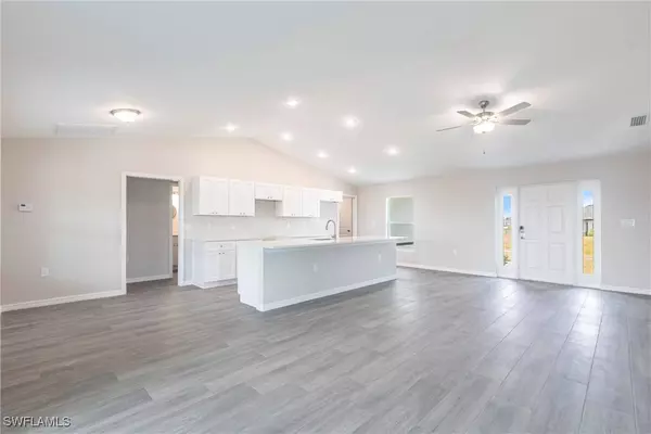 4301 NE 9th CT, Cape Coral, FL 33909